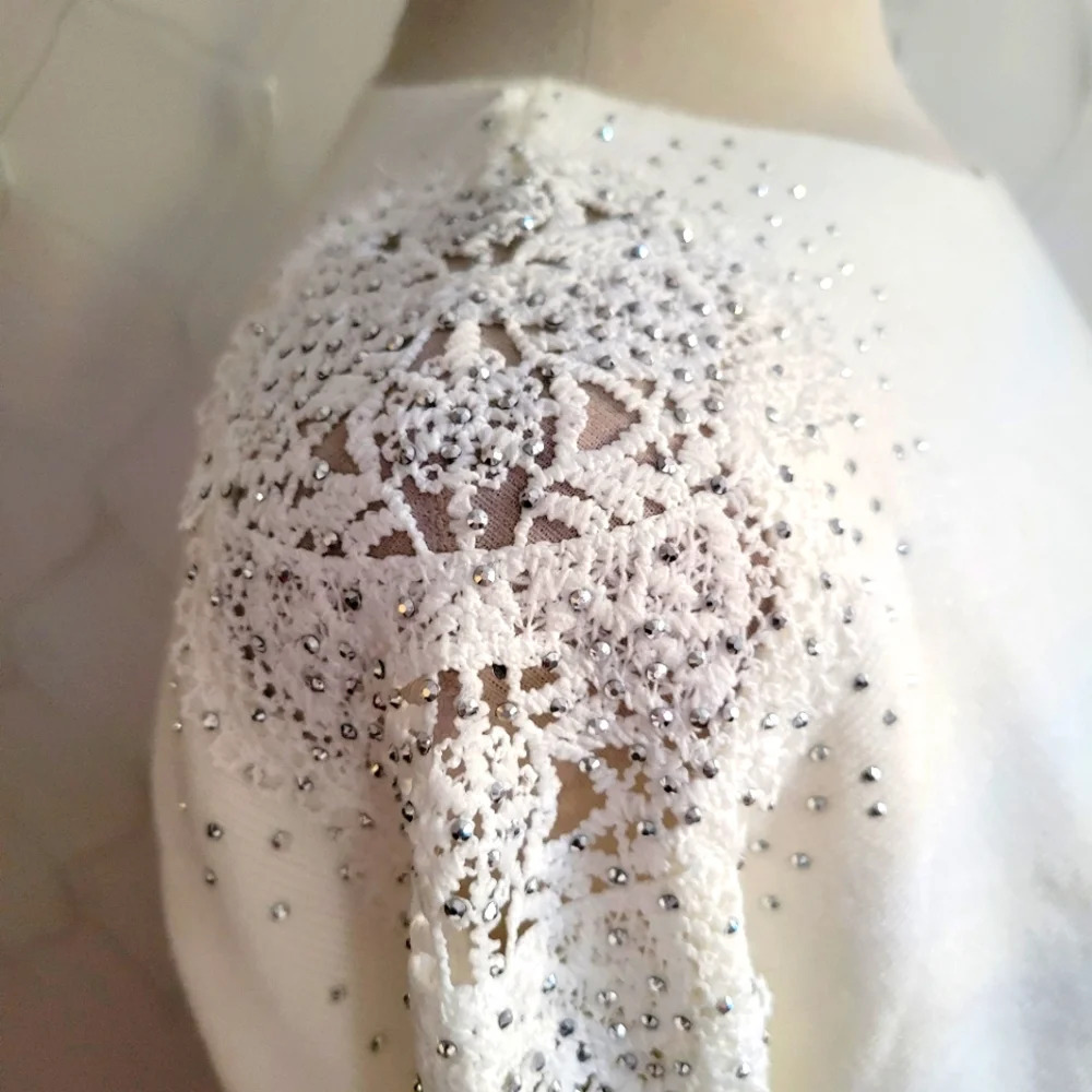 White Pullover Studded Top / Long Sleeve / Warm / Size Large